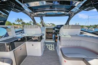 Sea Ray Sundancer 370 Outboard 12 2026 Sea Ray Sundancer 370 Outboard 13