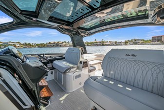 Sea Ray Sundancer 370 Outboard 17 2026 Sea Ray Sundancer 370 Outboard 18