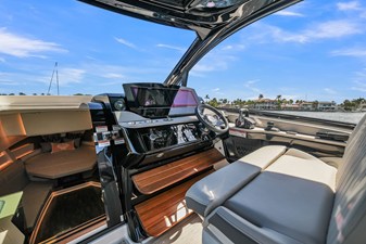 Sea Ray Sundancer 370 Outboard 21 2026 Sea Ray Sundancer 370 Outboard 22