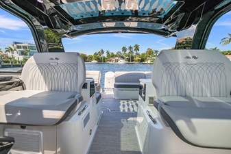 Sea Ray Sundancer 370 Outboard 22 2026 Sea Ray Sundancer 370 Outboard 23