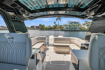 Sea Ray Sundancer 370 Outboard 23 2026 Sea Ray Sundancer 370 Outboard 24