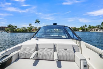 Sea Ray Sundancer 370 Outboard 42 2026 Sea Ray Sundancer 370 Outboard 43