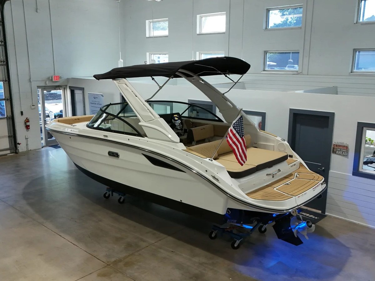 2026 Sea Ray SDX 230 4