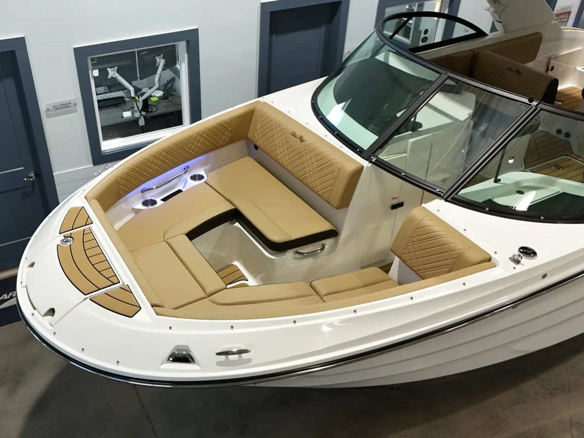 2026 Sea Ray SDX 230 8