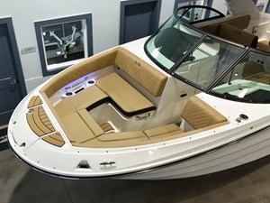 2026 Sea Ray SDX 230 8