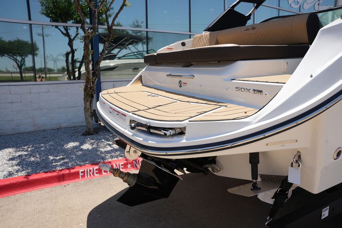 2026 Sea Ray SDX 230 4