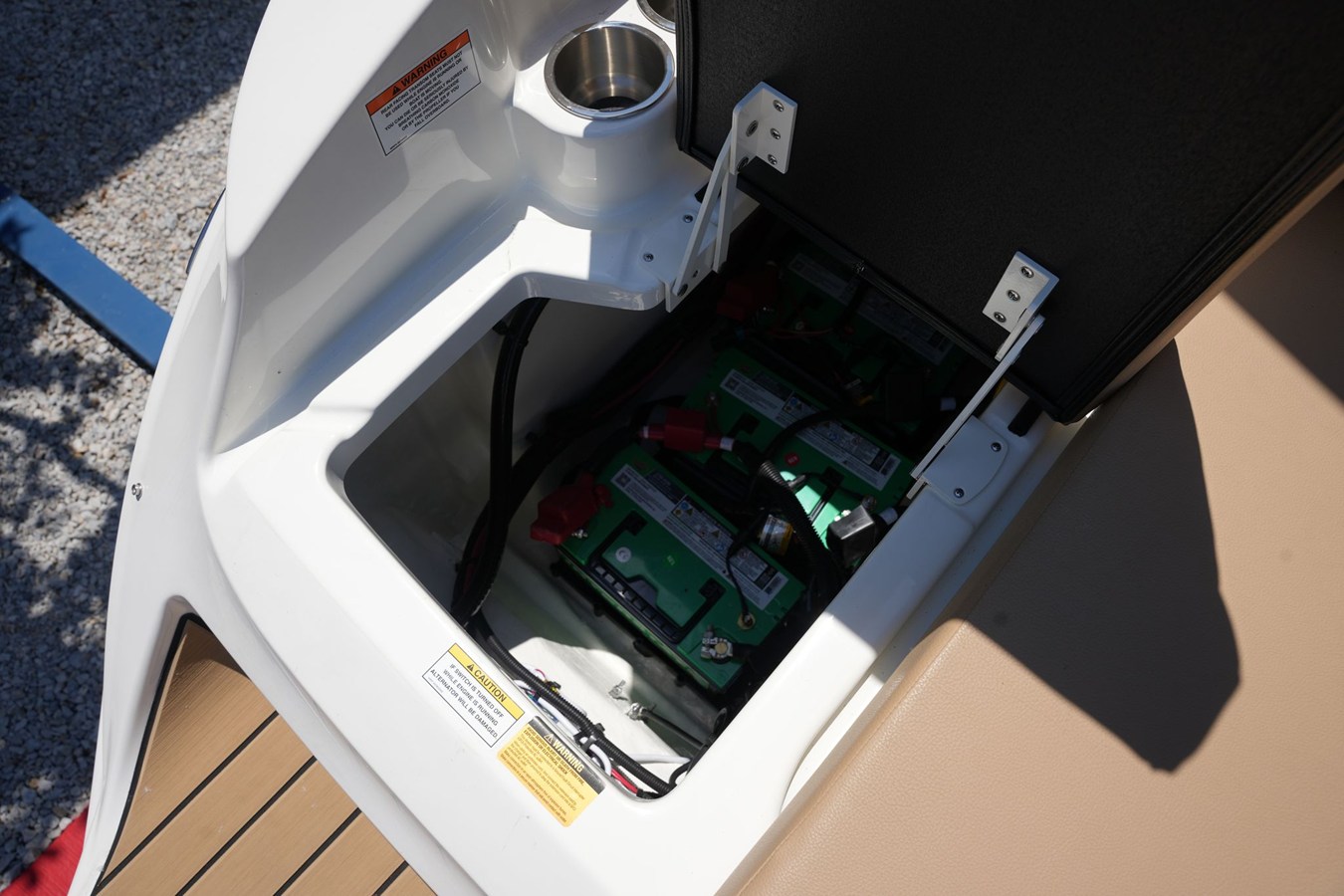 2026 Sea Ray SDX 230 8