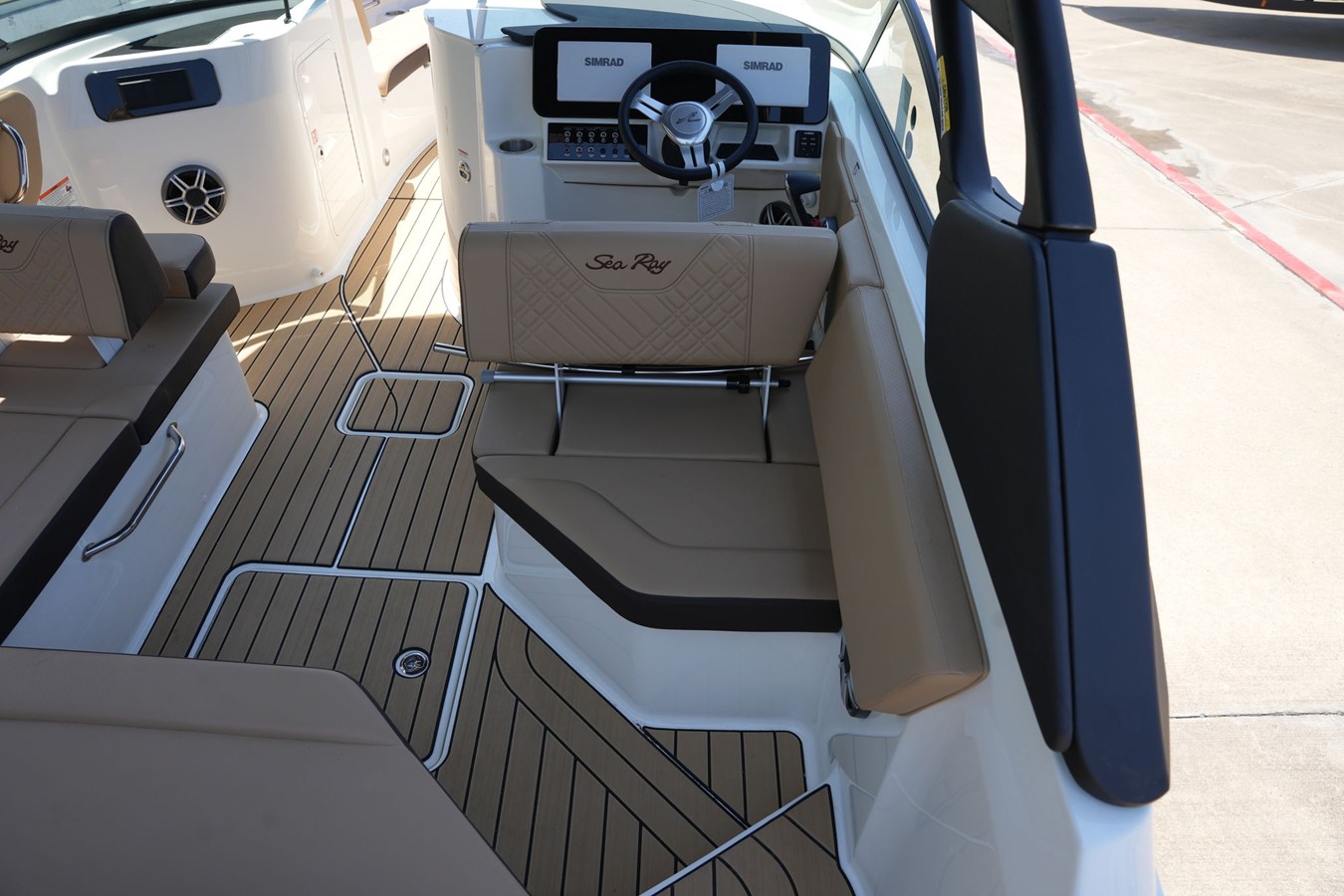 2026 Sea Ray SDX 230 11