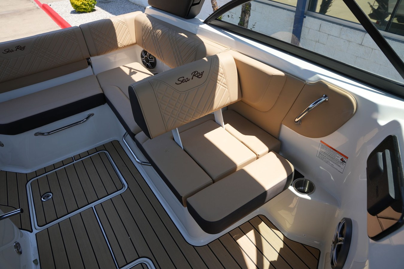 2026 Sea Ray SDX 230 13