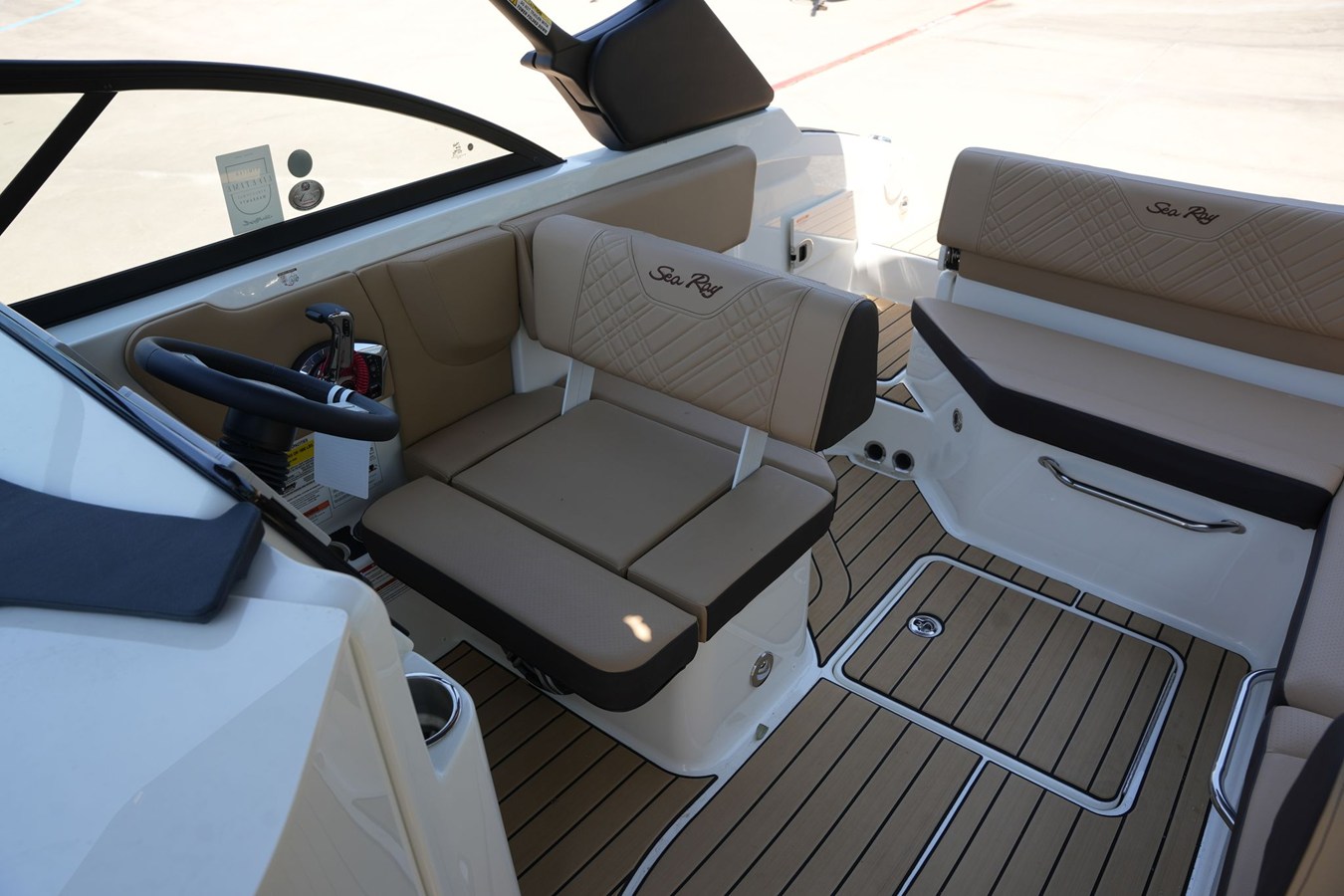 2026 Sea Ray SDX 230 15
