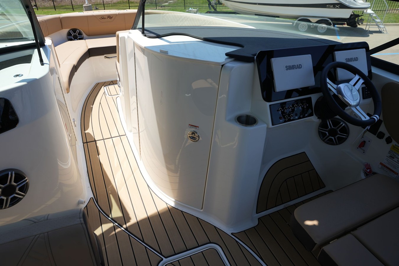 2026 Sea Ray SDX 230 23