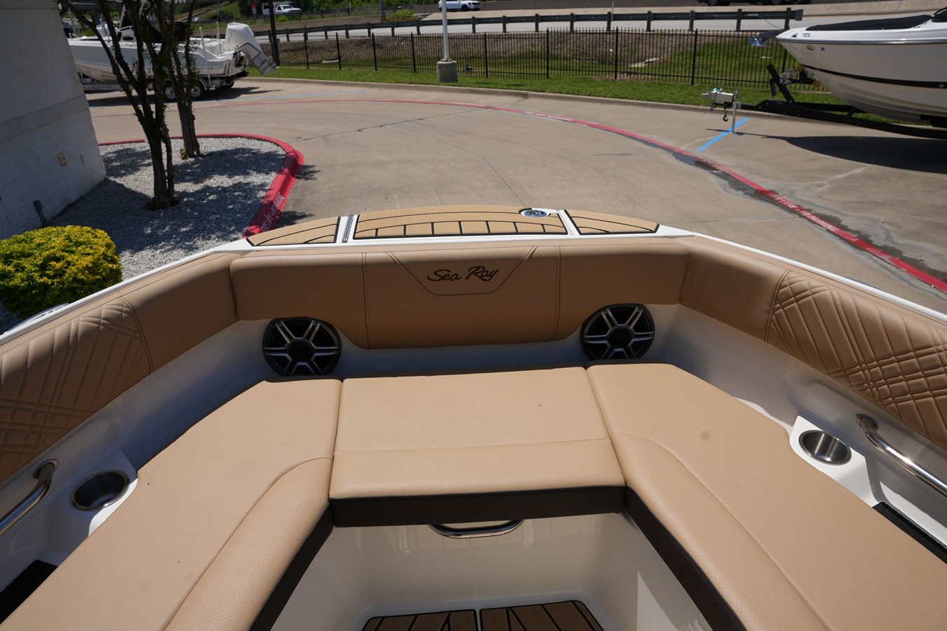 2026 Sea Ray SDX 230 29