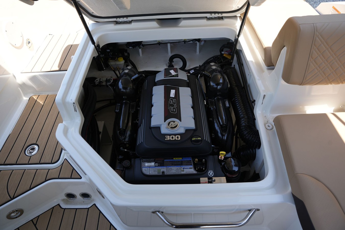 2026 Sea Ray SDX 230 32