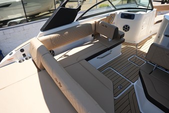 2026 Sea Ray SDX 230 10