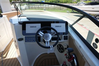 2026 Sea Ray SDX 230 17