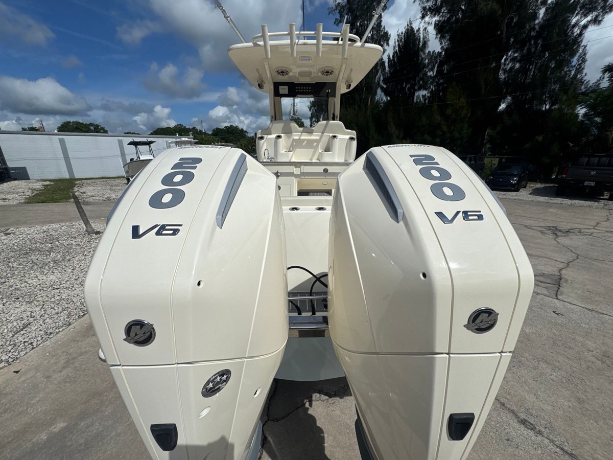 2027 Scout 260 LXF 5