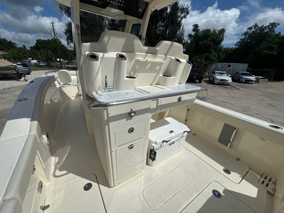 2027 Scout 260 LXF 9