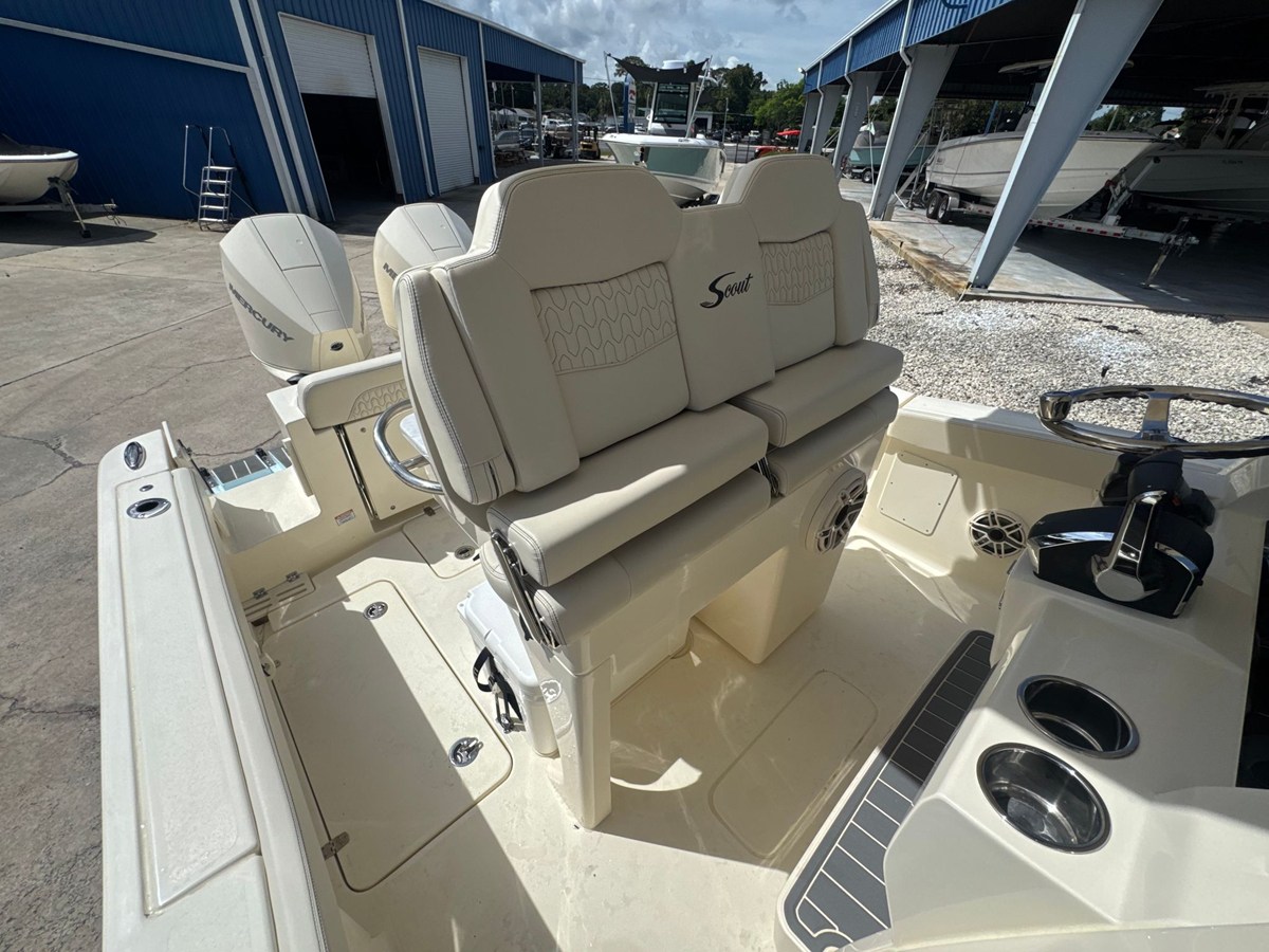 2027 Scout 260 LXF 10