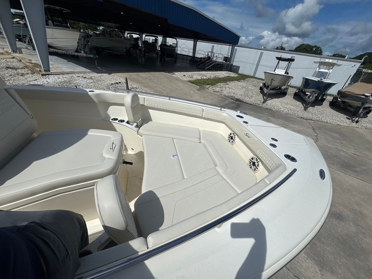 2027 Scout 260 LXF 16