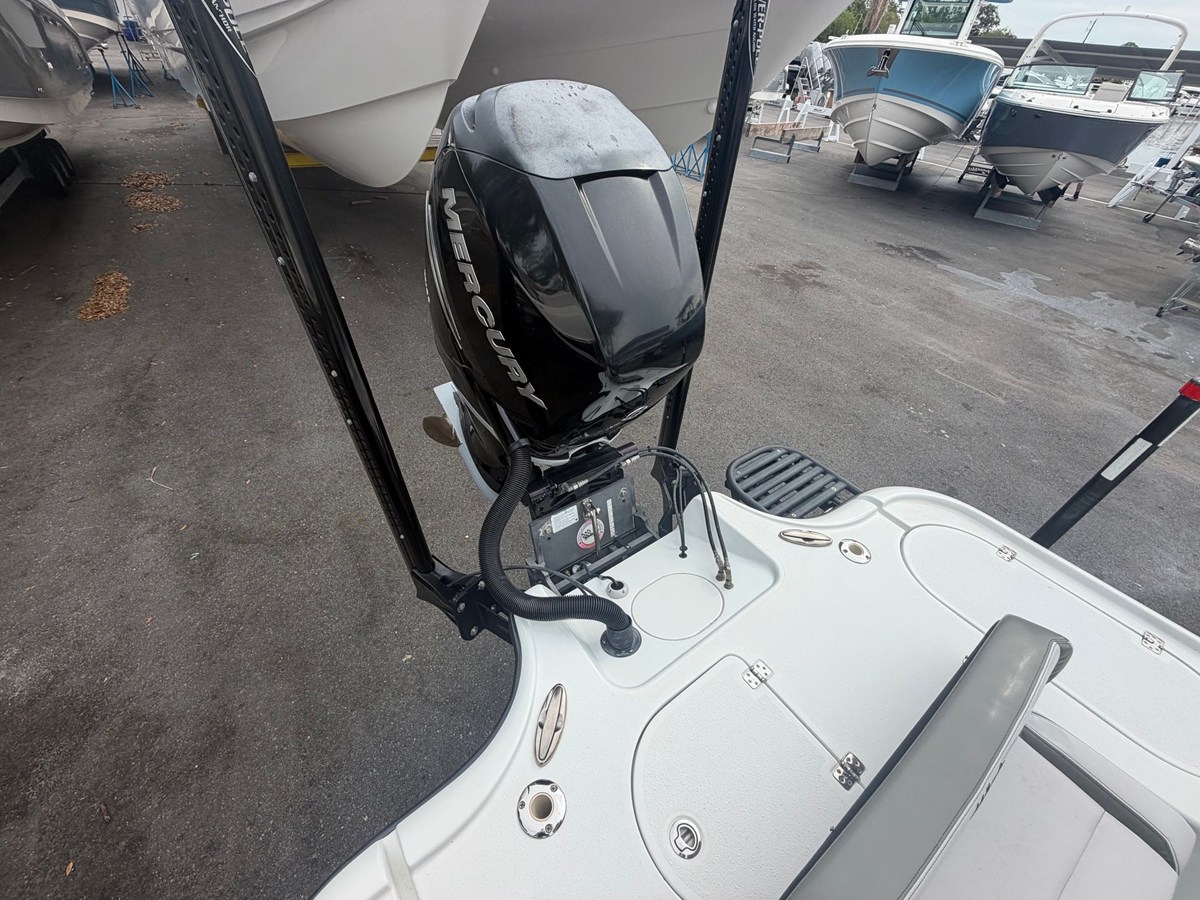 2019 Yellowfin 24CE 10