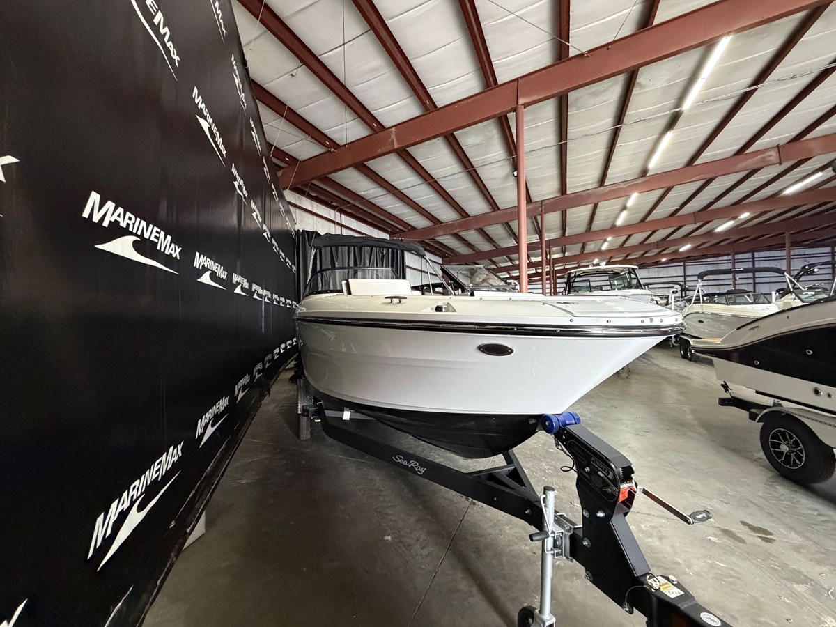 2026 Sea Ray SPX 210 2