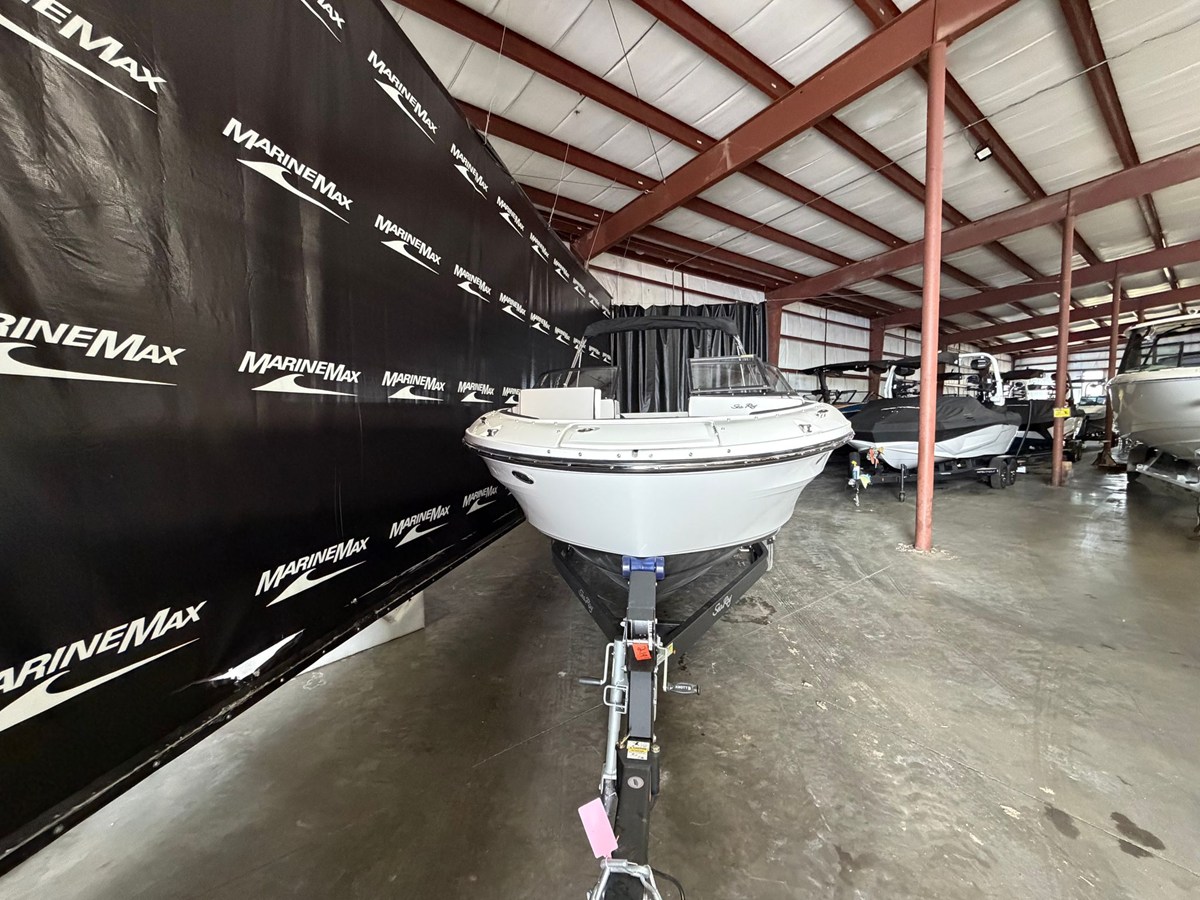 2026 Sea Ray SPX 210 3