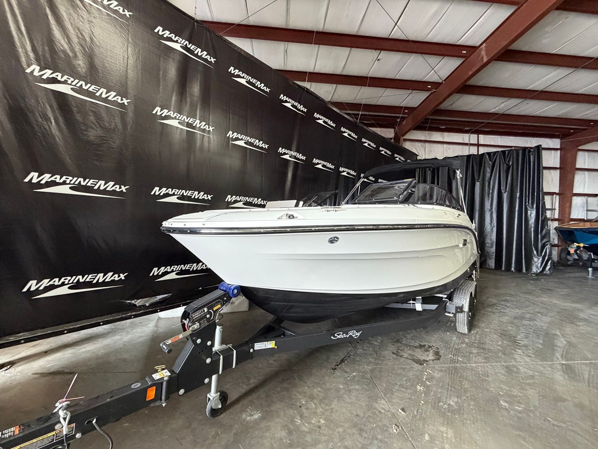 2026 Sea Ray SPX 210 4