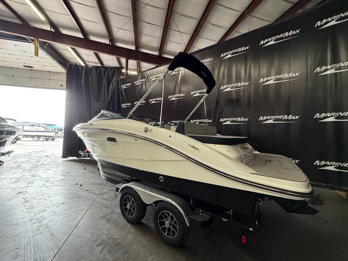 2026 Sea Ray SPX 210 6