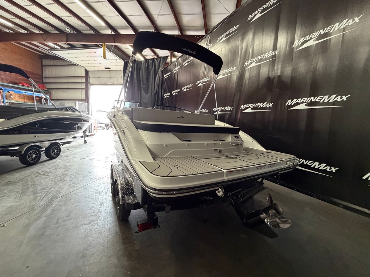 2026 Sea Ray SPX 210 7