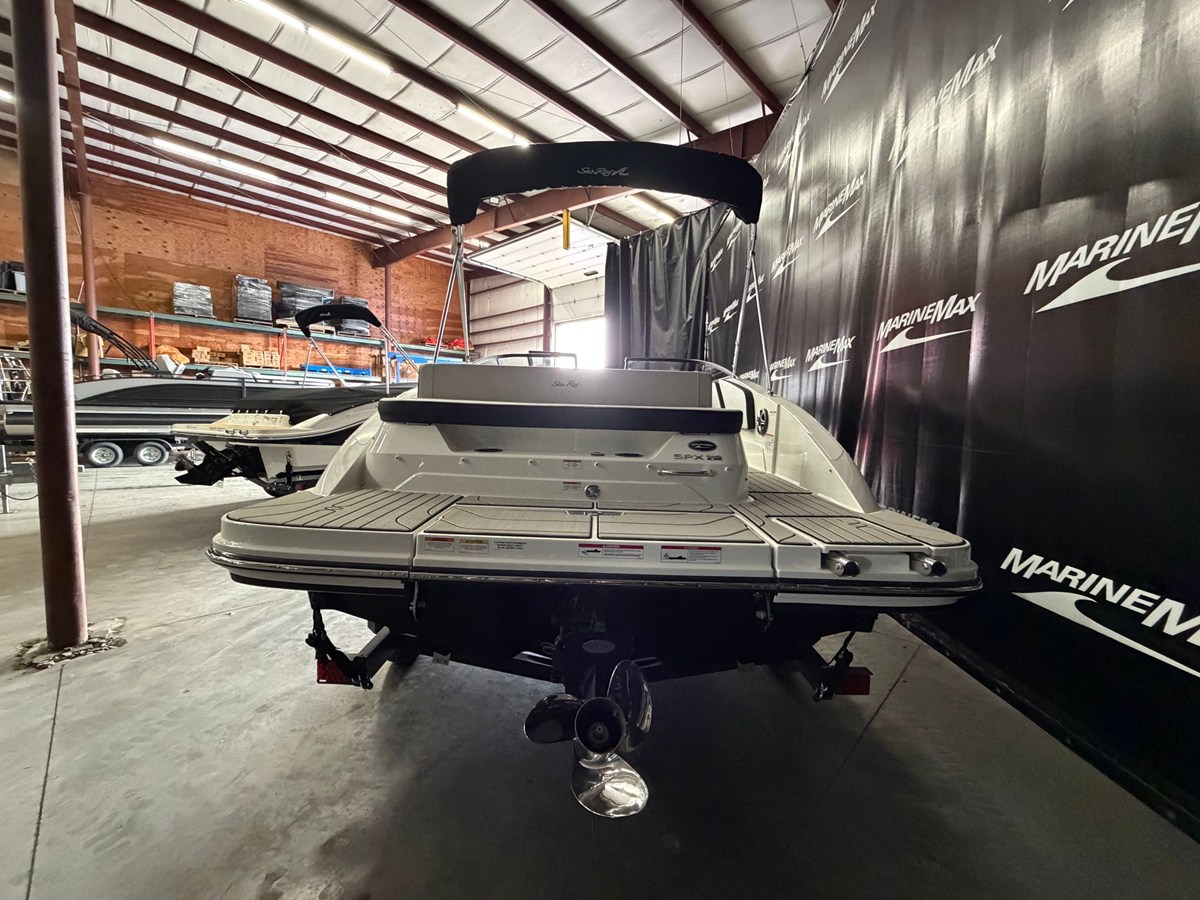 2026 Sea Ray SPX 210 9