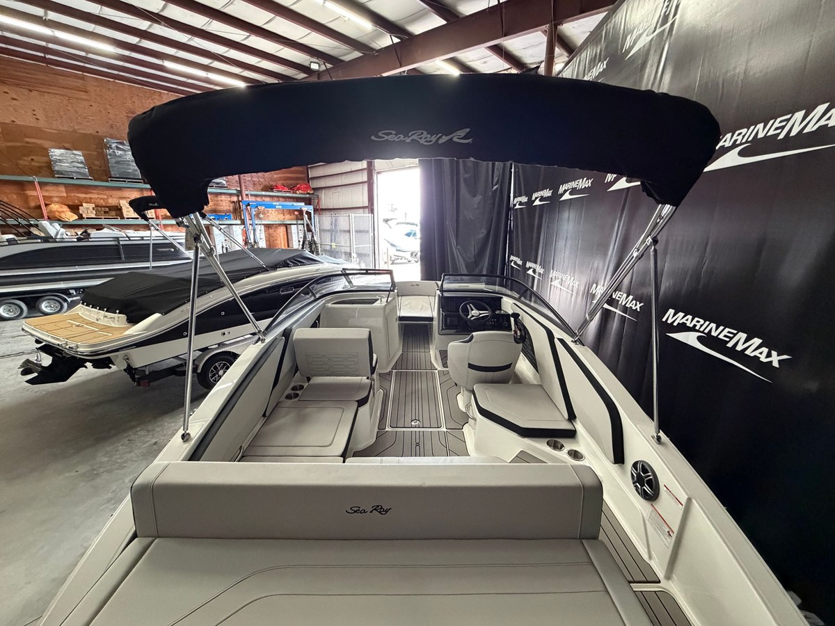2026 Sea Ray SPX 210 10