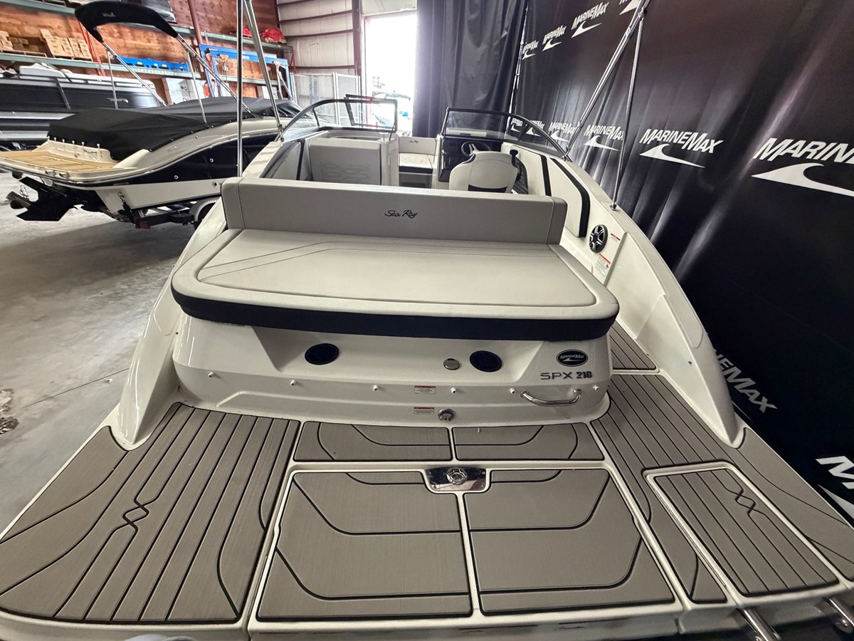2026 Sea Ray SPX 210 11
