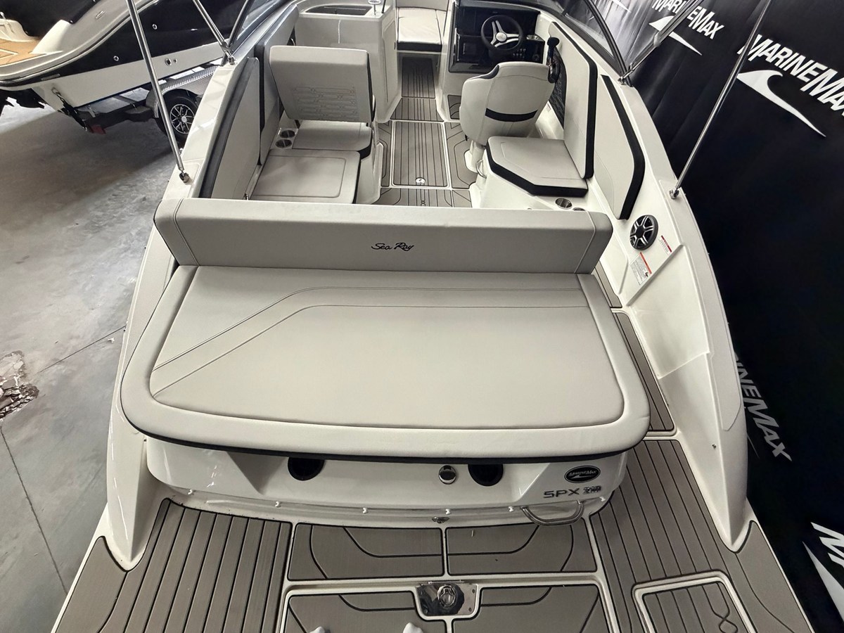 2026 Sea Ray SPX 210 12