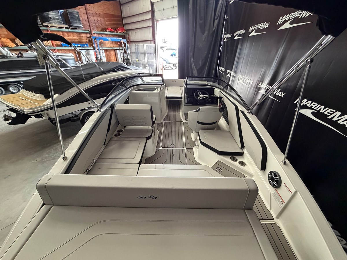 2026 Sea Ray SPX 210 13