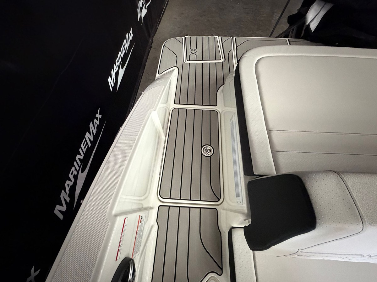 2026 Sea Ray SPX 210 15