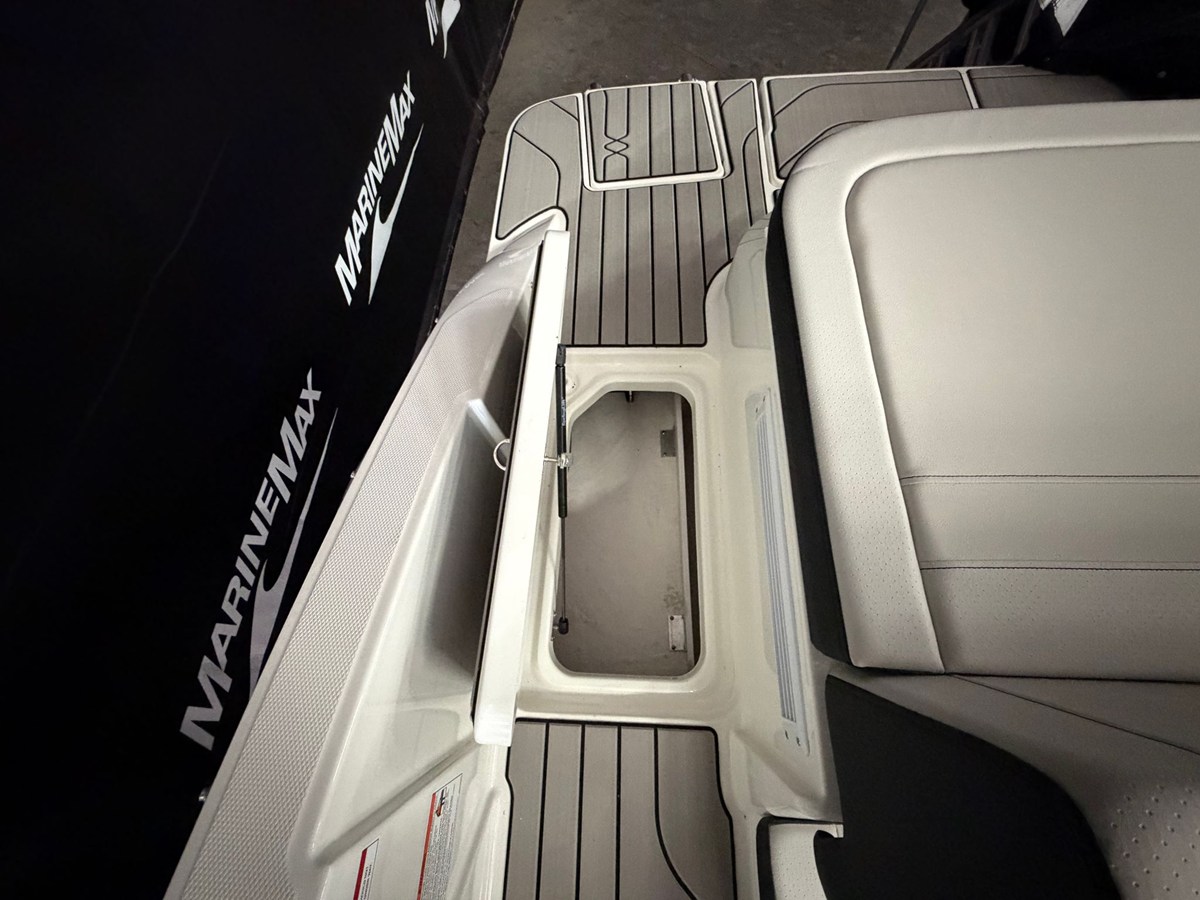2026 Sea Ray SPX 210 16