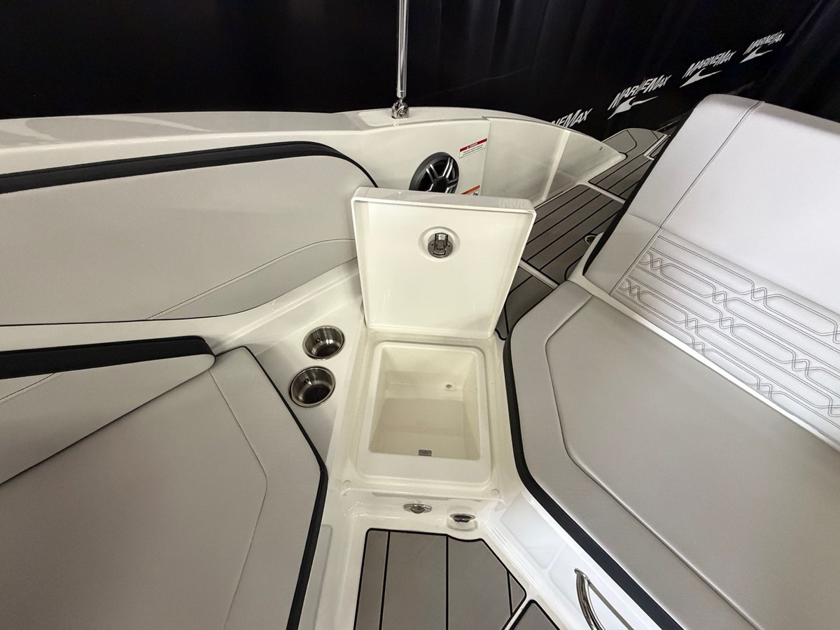 2026 Sea Ray SPX 210 18