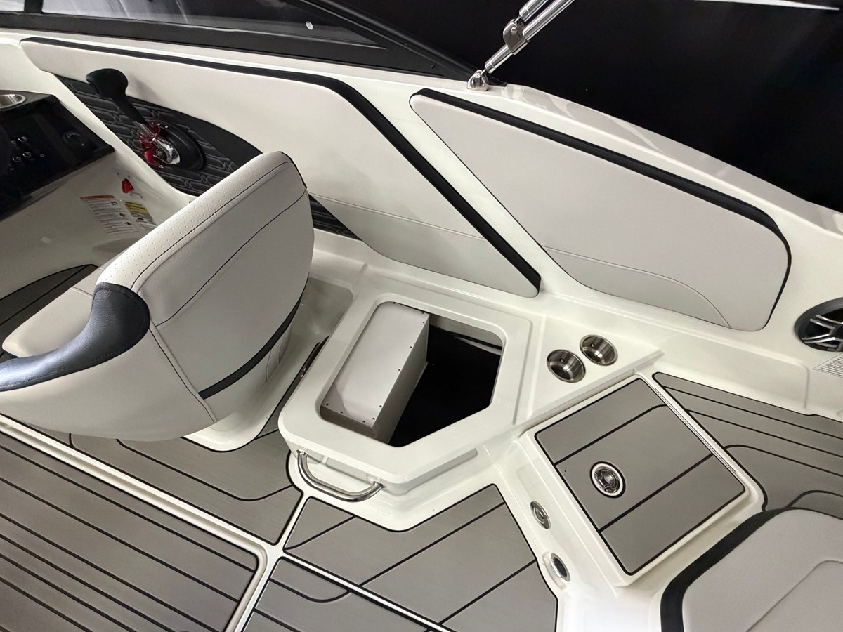 2026 Sea Ray SPX 210 20