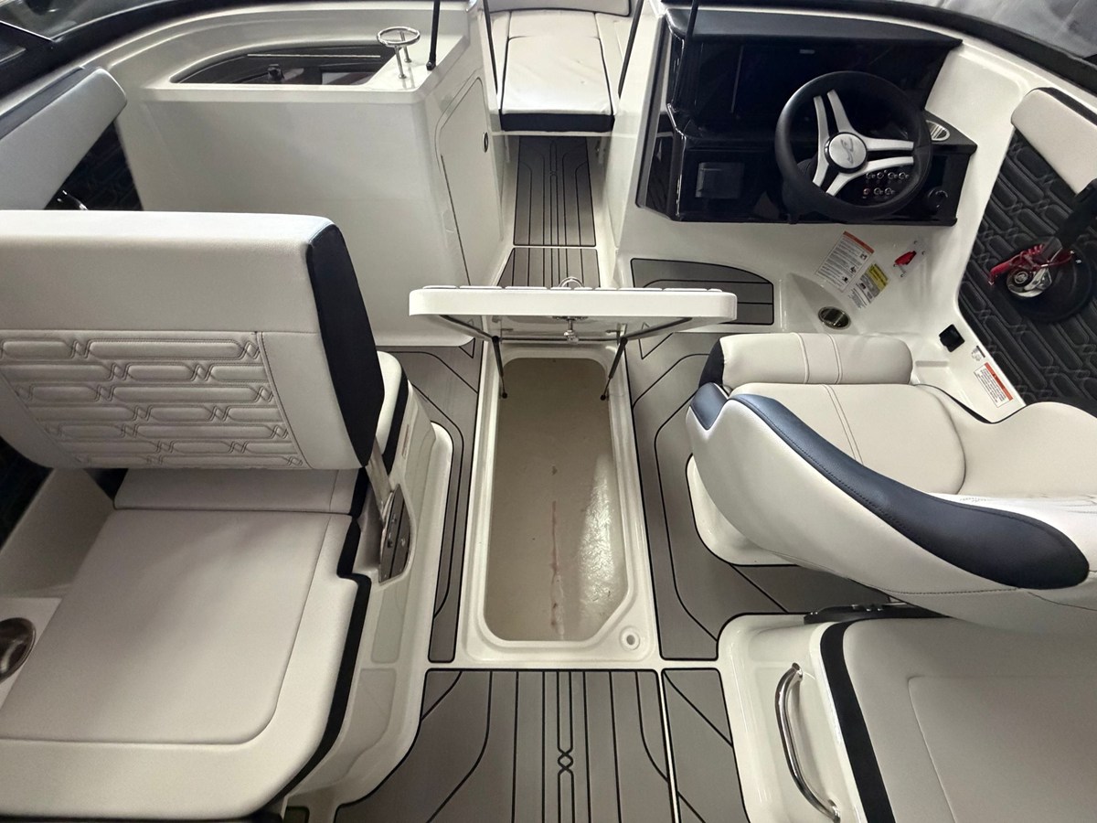 2026 Sea Ray SPX 210 35