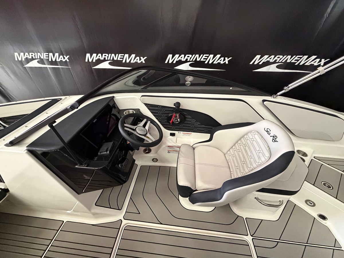 2026 Sea Ray SPX 210 37
