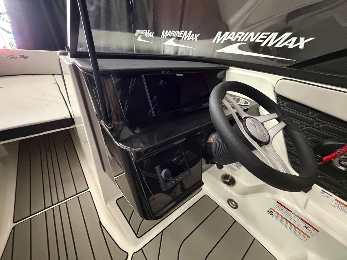 2026 Sea Ray SPX 210 42