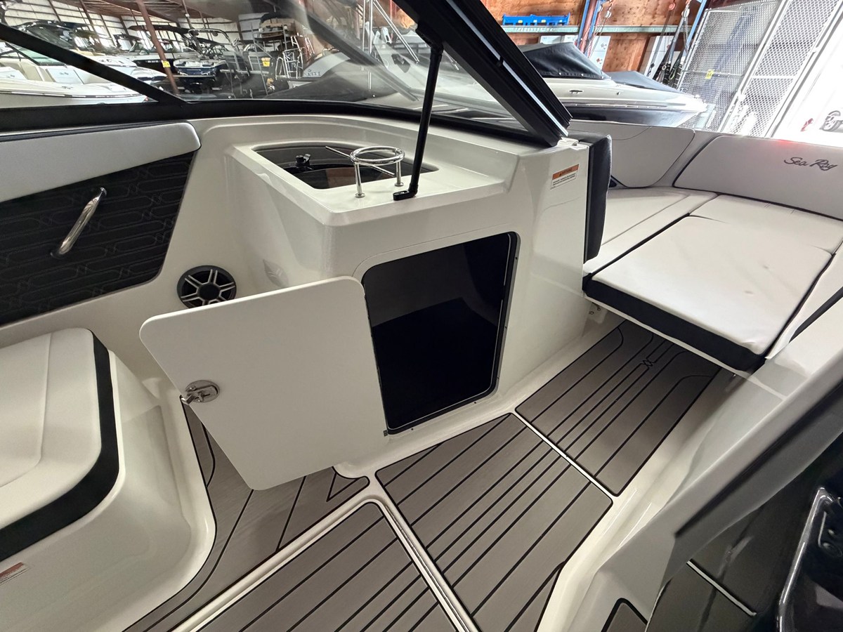 2026 Sea Ray SPX 210 44