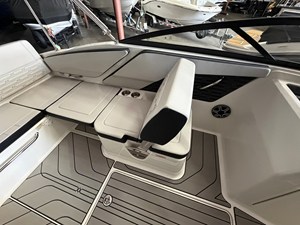 2026 Sea Ray SPX 210 25