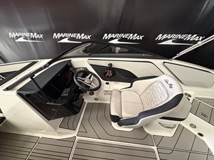 2026 Sea Ray SPX 210 37