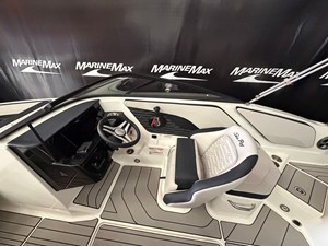 2026 Sea Ray SPX 210 38