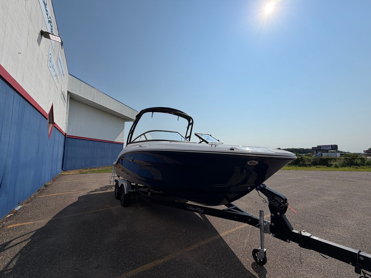 2027 Sea Ray SPX 210 2