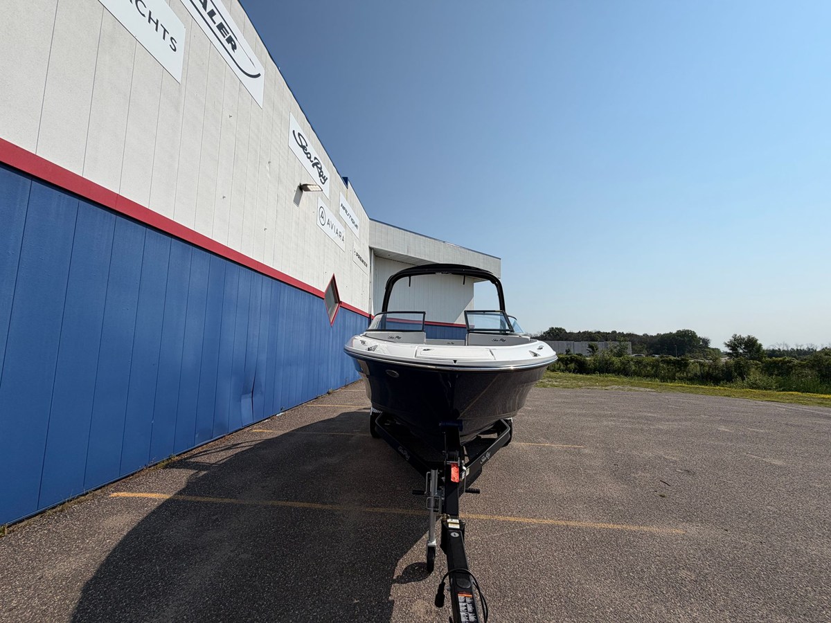 2027 Sea Ray SPX 210 3