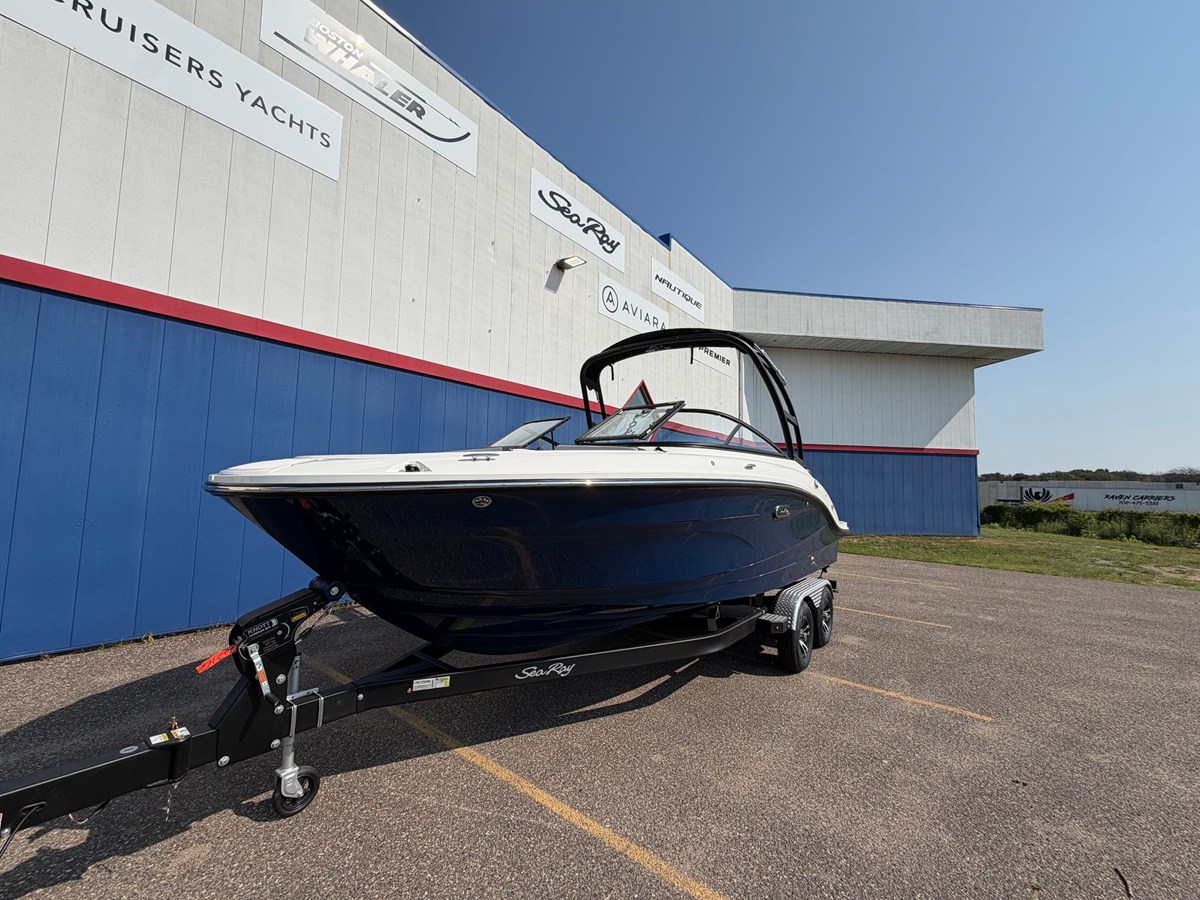 2027 Sea Ray SPX 210 4