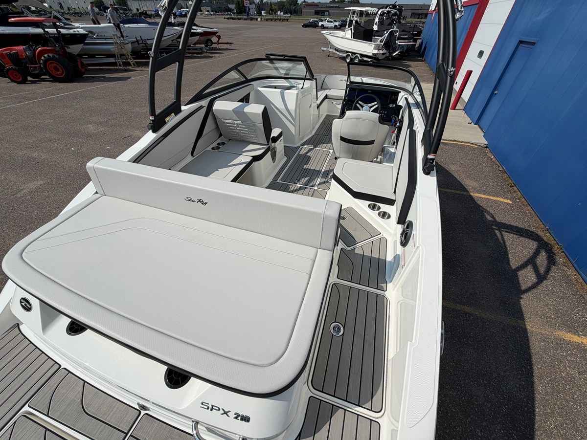 2027 Sea Ray SPX 210 8