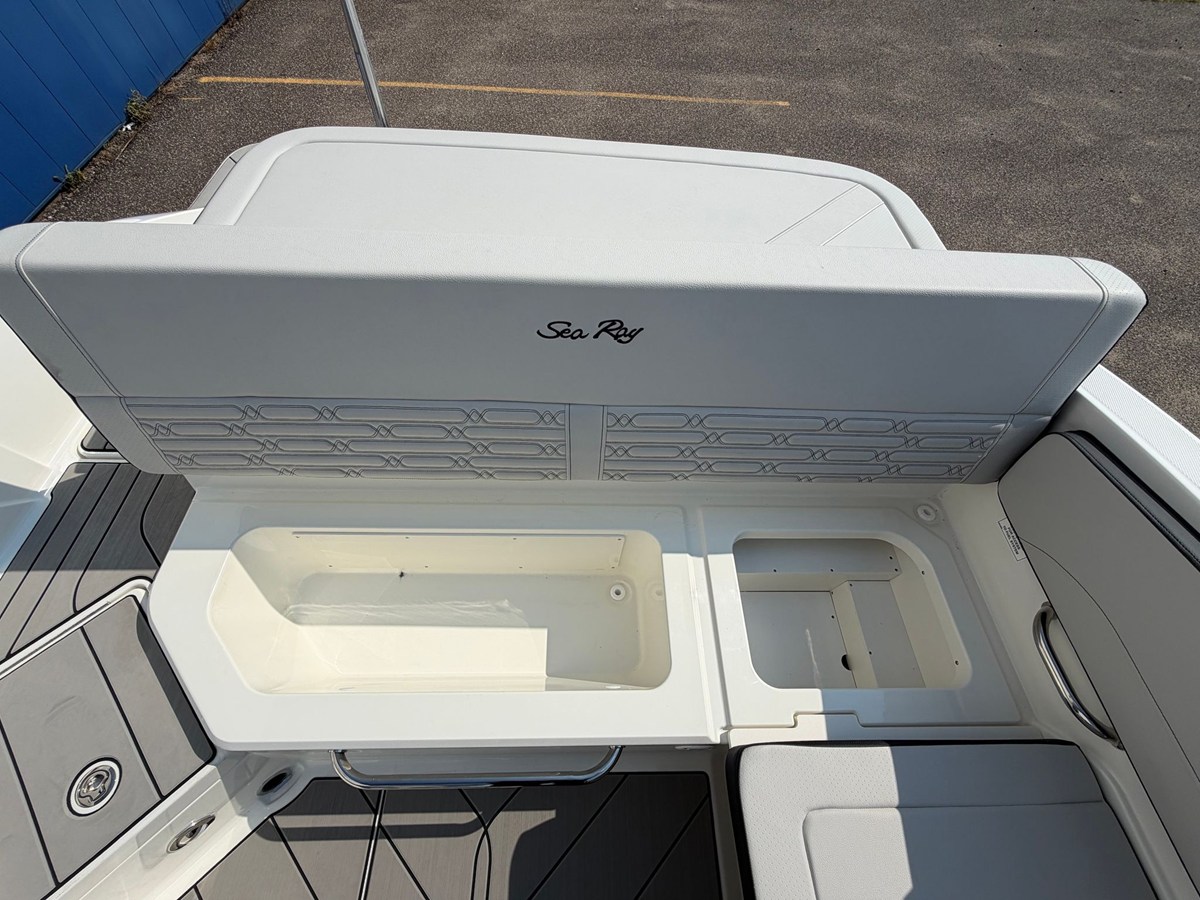 2027 Sea Ray SPX 210 15